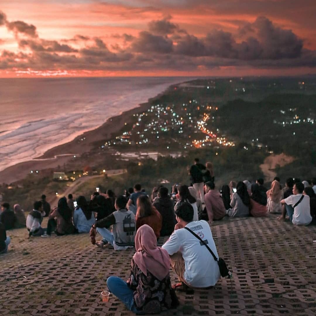 Bukit Paralayang Watugupit (Spot Menikmati Sunset di Jogja): Lokasi, Rute, dan Harga Tiket Masuk