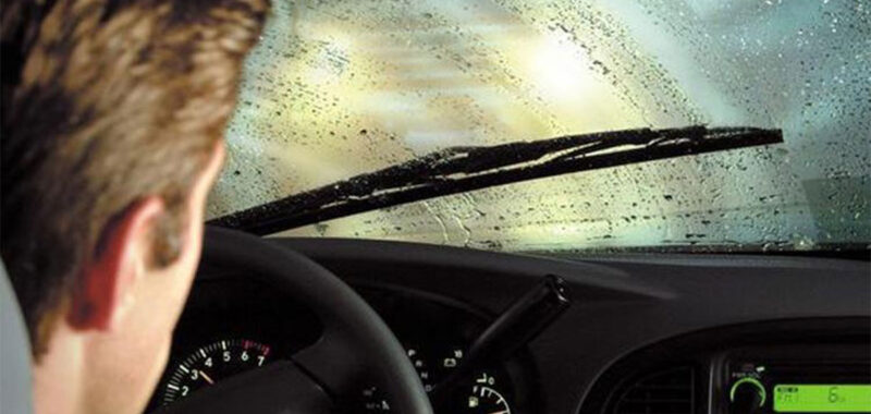 Tips Aman Berkendara Pada Saat Hujan (1)